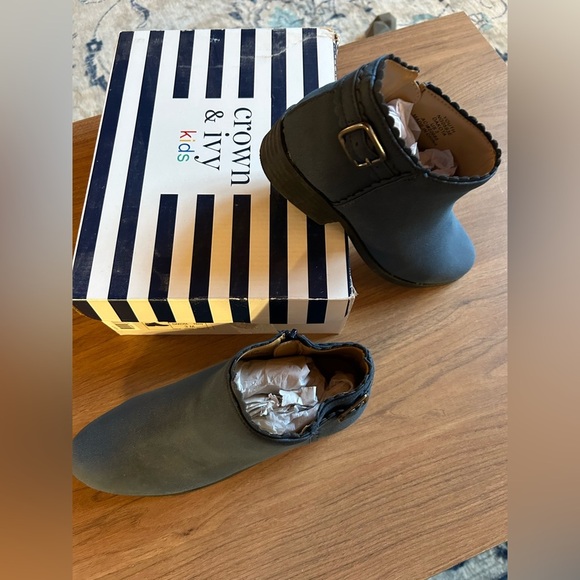 NWT, in box, Crown & Ivy navy booties girl’s sz 3, women’s sz 5 - Picture 9 of 9